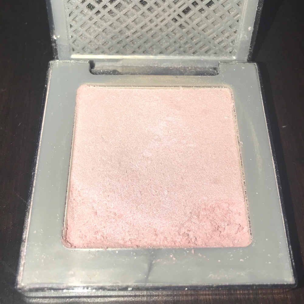 Powder Highlighter - Picture 3 of 3